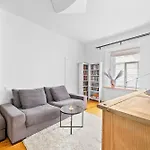 Cozy In The Heart Of Old Town With Free Parking
