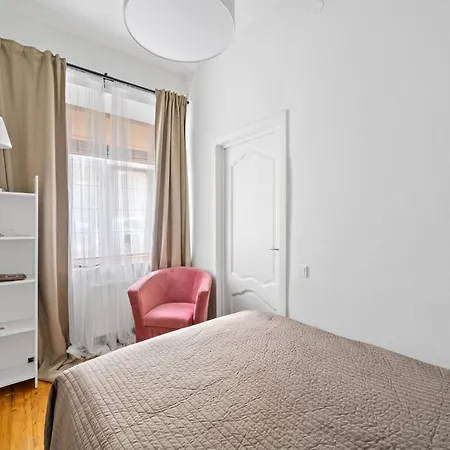 Cozy In The Heart Of Old Town With Free Parking Apartment