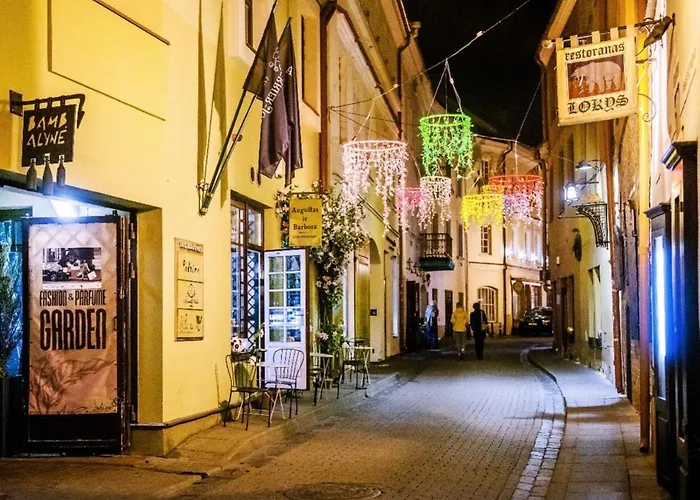 Cozy In The Heart Of Old Town With Free Parking Апартаменти